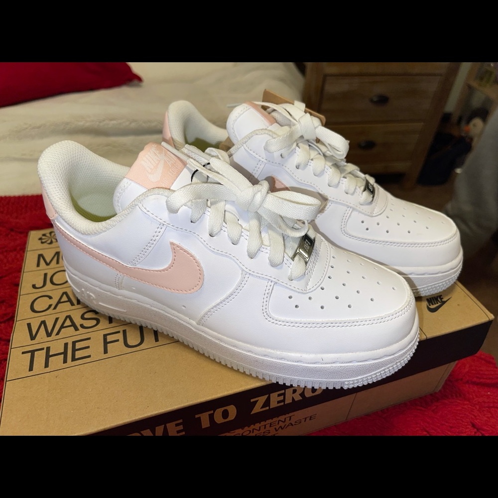 Air Force 1 - Pink and White Women’s
